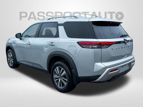 Brilliant Silver Metallic 2025 Nissan Pathfinder SL 4WD