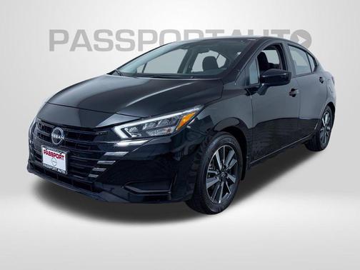 Super Black 2025 Nissan Versa 1.6 SV