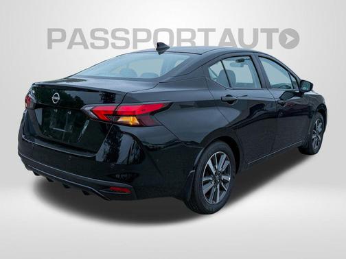 Super Black 2025 Nissan Versa 1.6 SV