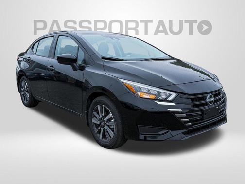 Super Black 2025 Nissan Versa 1.6 SV