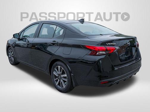 Super Black 2025 Nissan Versa 1.6 SV