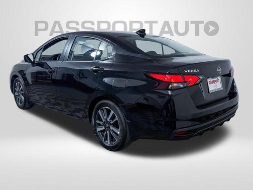 Super Black 2025 Nissan Versa 1.6 SV