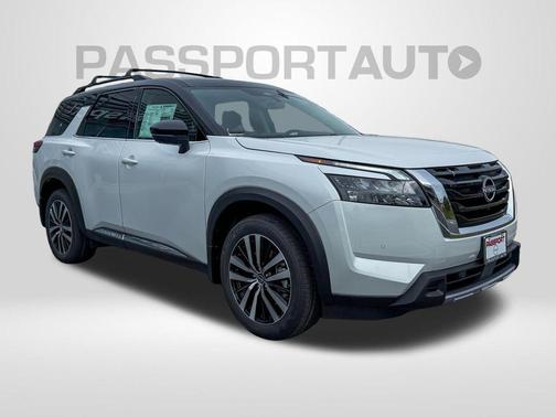 2025 Nissan Pathfinder Platinum 4WD