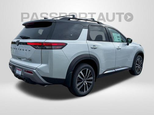 2025 Nissan Pathfinder Platinum 4WD