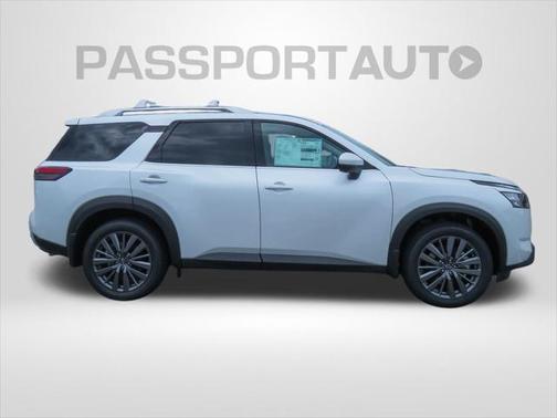 2025 Nissan Pathfinder SL 4WD