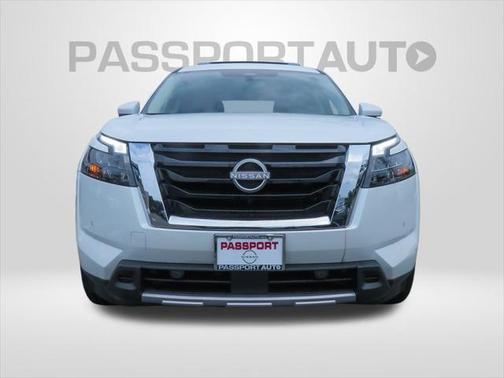 2025 Nissan Pathfinder SL 4WD