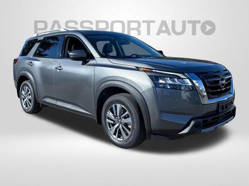2023 Nissan Pathfinder SL 4WD