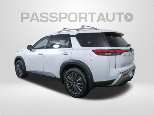 2025 Nissan Pathfinder SL 4WD