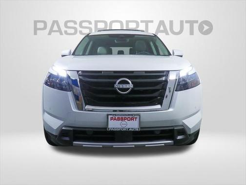 2025 Nissan Pathfinder SL 4WD