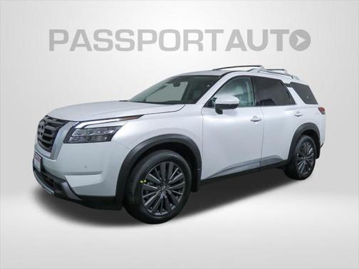 2025 Nissan Pathfinder SL 4WD