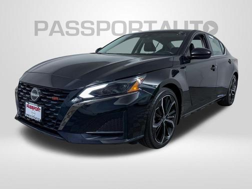 Super Black 2024 Nissan Altima SR FWD
