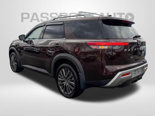 2022 Nissan Pathfinder SL 4WD