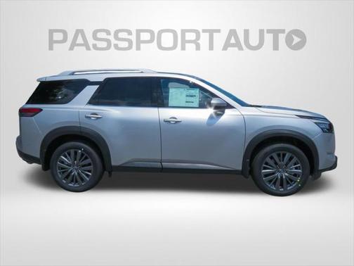 2025 Nissan Pathfinder SL 4WD