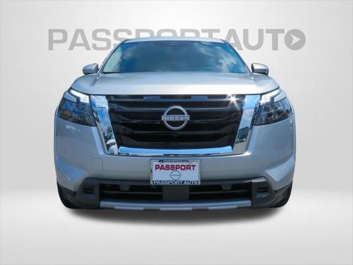 2025 Nissan Pathfinder SL 4WD