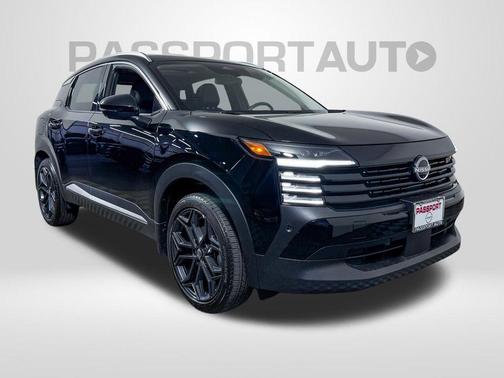 Super Black 2025 Nissan Kicks SR
