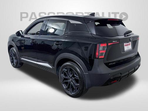 Super Black 2025 Nissan Kicks SR