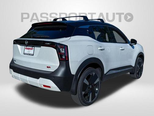 Aspen White Tricoat/Super Black 2026 Nissan Kicks SR