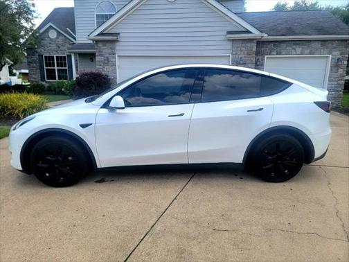 2022 Tesla Model Y Long Range Dual Motor All-Wheel Drive