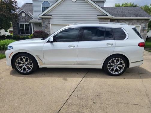 Mineral White Metallic 2019 BMW X7 xDrive40i