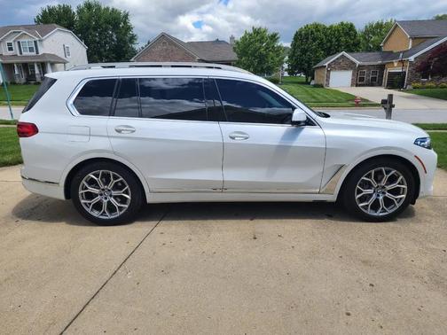 Mineral White Metallic 2019 BMW X7 xDrive40i