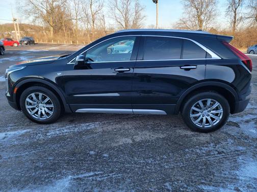 2023 Cadillac XT4 Premium Luxury