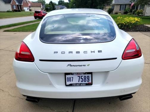 2013 Porsche Panamera 4 Platinum Edition