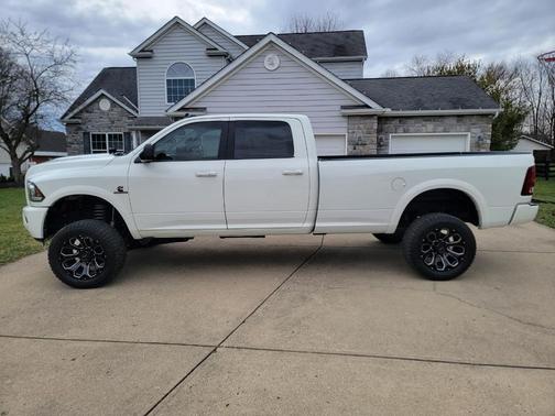 2017 RAM 3500 Laramie Crew Cab 4x4 8' Box