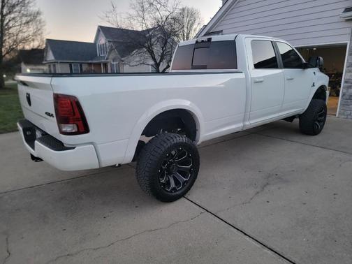 2017 RAM 3500 Laramie Crew Cab 4x4 8' Box