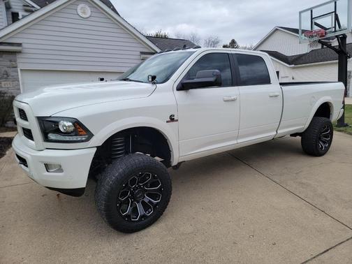 2017 RAM 3500 Laramie Crew Cab 4x4 8' Box