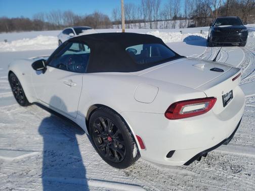2017 FIAT 124 Spider Base