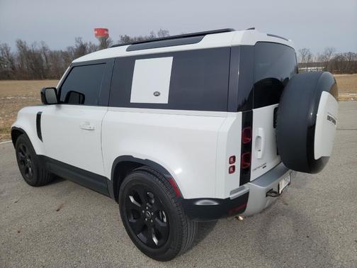 2023 Land Rover Defender 90 SE