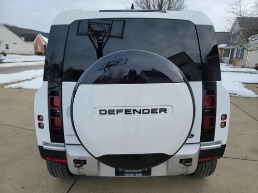 2023 Land Rover Defender 90 SE