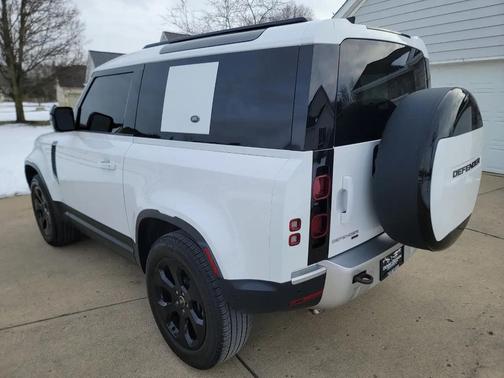 2023 Land Rover Defender 90 SE