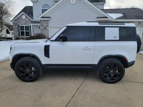 2023 Land Rover Defender 90 SE