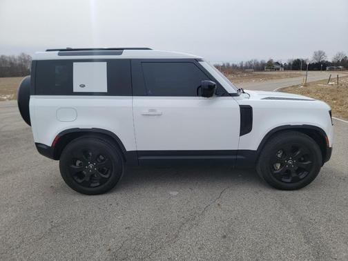2023 Land Rover Defender 90 SE