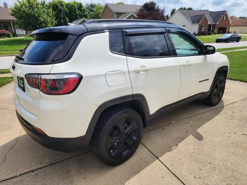 White Clearcoat 2019 Jeep Compass Latitude