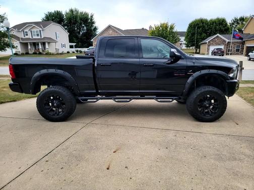 2017 RAM 2500 Big Horn Crew Cab 4x4 6'4' Box