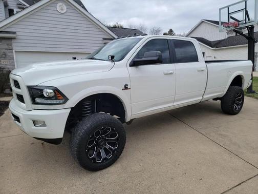 2017 RAM 3500 Laramie Crew Cab 4x4 8' Box