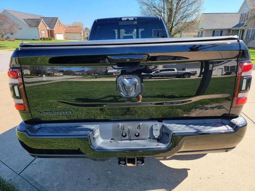 2020 RAM 3500 Laramie Crew Cab 4x4 8' Box