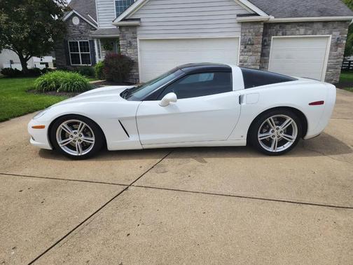 Arctic White 2009 Chevrolet Corvette Base