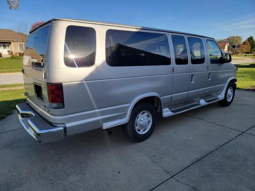 2003 Ford E350 Super Duty XL Wagon