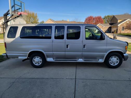 2003 Ford E350 Super Duty XL Wagon