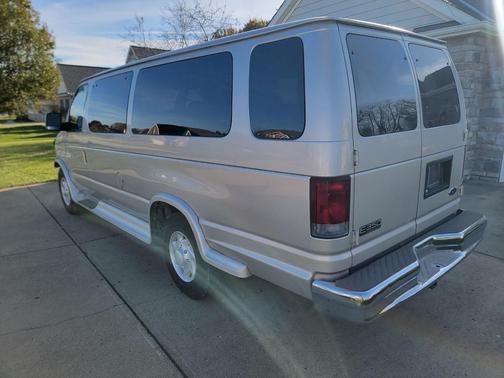 2003 Ford E350 Super Duty XL Wagon