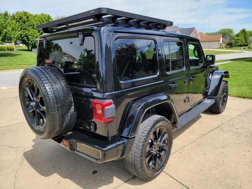 Black Clearcoat 2021 Jeep Wrangler Unlimited Sahara