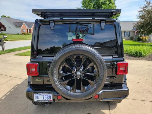 Black Clearcoat 2021 Jeep Wrangler Unlimited Sahara