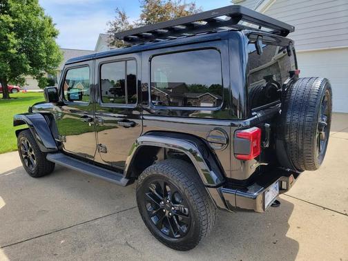 Black Clearcoat 2021 Jeep Wrangler Unlimited Sahara