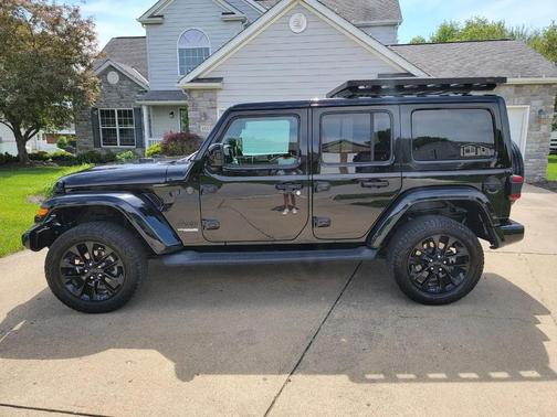 Black Clearcoat 2021 Jeep Wrangler Unlimited Sahara