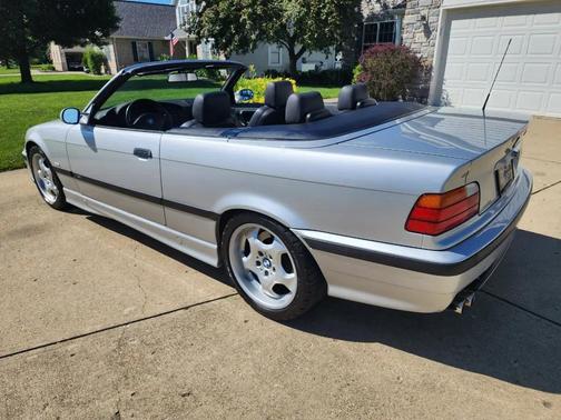 Titanium Silver Metallic 1999 BMW M3 Base