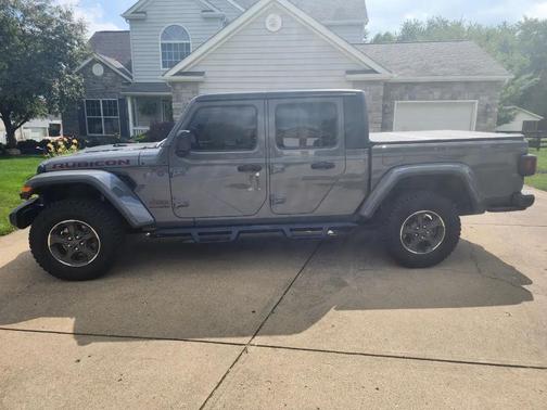 Sting-Gray Clearcoat 2020 Jeep Gladiator Rubicon