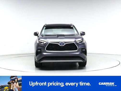 Gray 2024 Toyota Highlander Hybrid Platinum